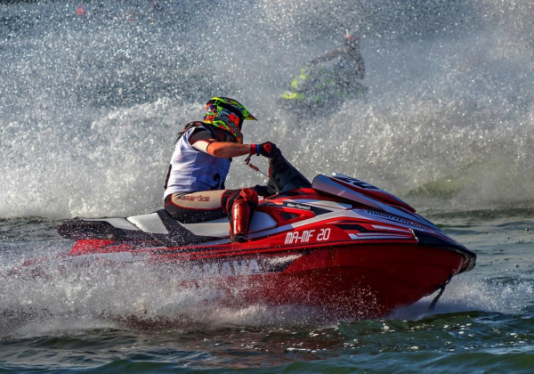 Naviguez au cœur de Dubaï : vivez l’aventure du jet ski !